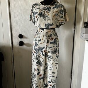 SHEIN Cream and Green 2 piece set with Elegant Wide-Leg Design NWOT